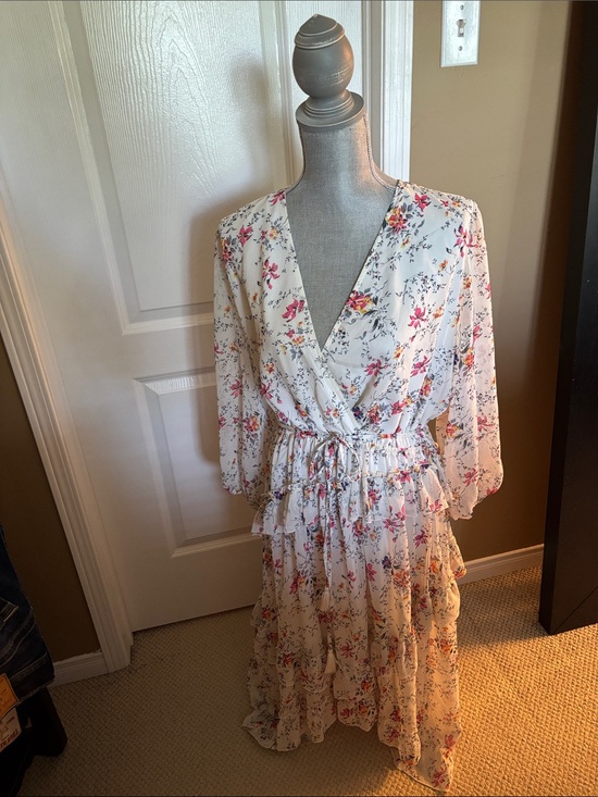 Eva Mendez Dresses & Skirts - Floral Ruffle Wrap Midi Dress - White Floral